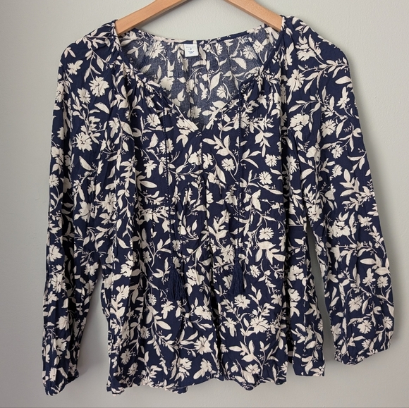 NWT Old Navy Blue and White Floral Blouse Peasant Style Tiered Flowy Boho Small - Picture 7 of 10